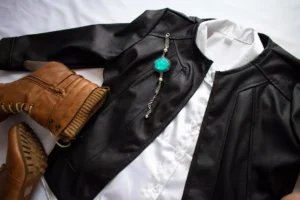 vêtements, bijoux et chaussures
